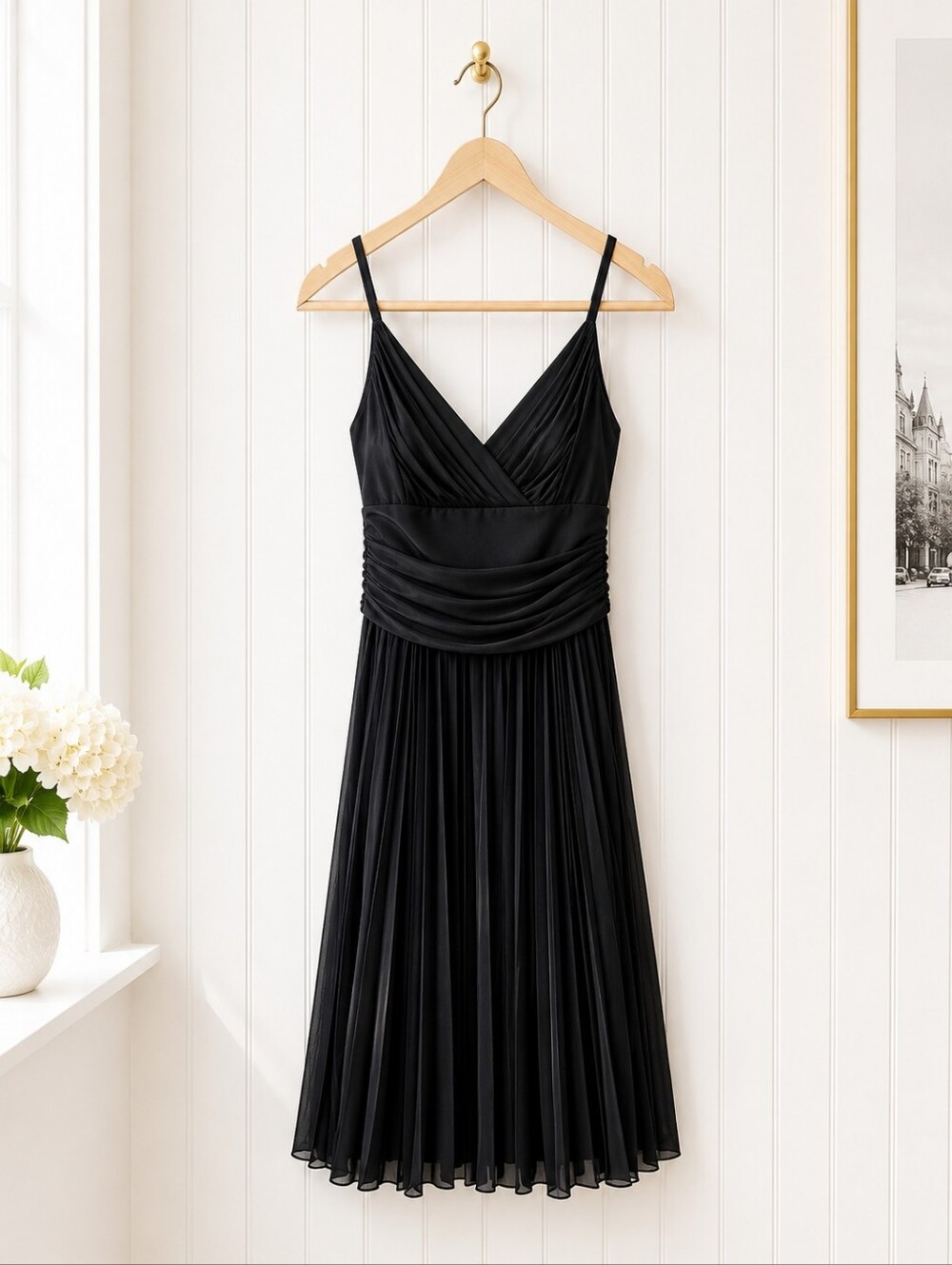 Elegant Black Pleated Midi Dress with Spaghetti Straps - Picture 5 of 8